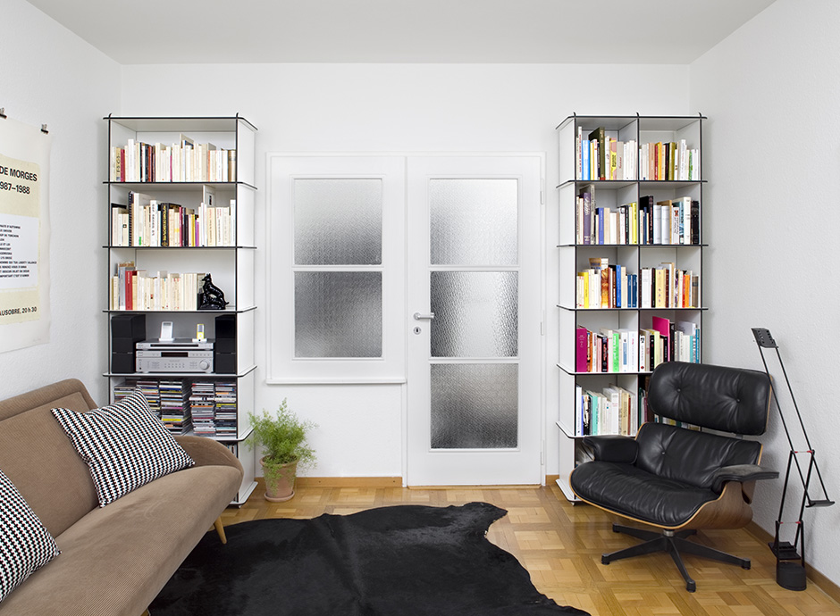(à gauche) Office | modèle O 16 | 79 x 220 x 38 cm